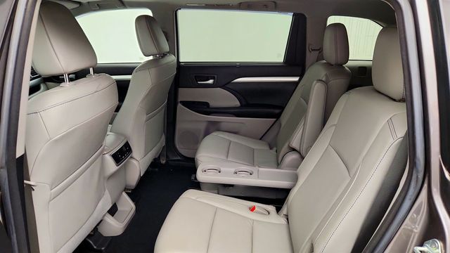 2018 Toyota Highlander XLE V6 AWD - 23079243 - 19