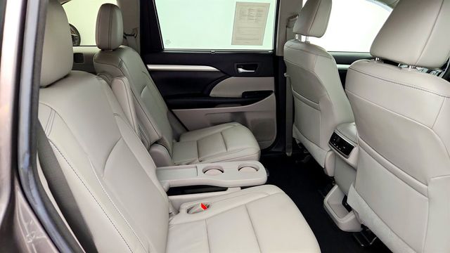 2018 Toyota Highlander XLE V6 AWD - 23079243 - 22