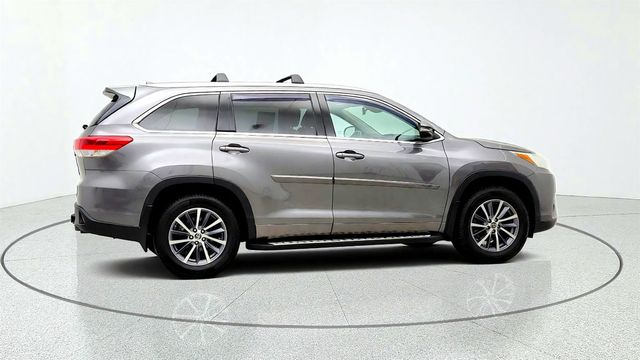 2018 Toyota Highlander XLE V6 AWD - 23079243 - 3