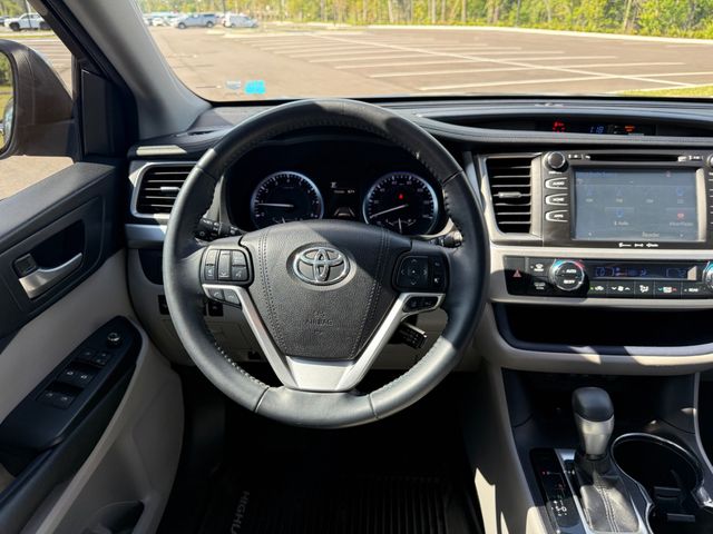 2018 Toyota Highlander XLE V6 FWD - 23007773 - 11