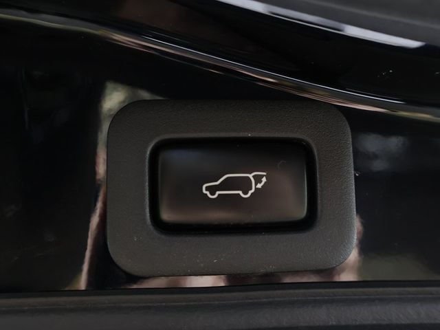 2018 Toyota Land Cruiser 4WD - 22956837 - 23