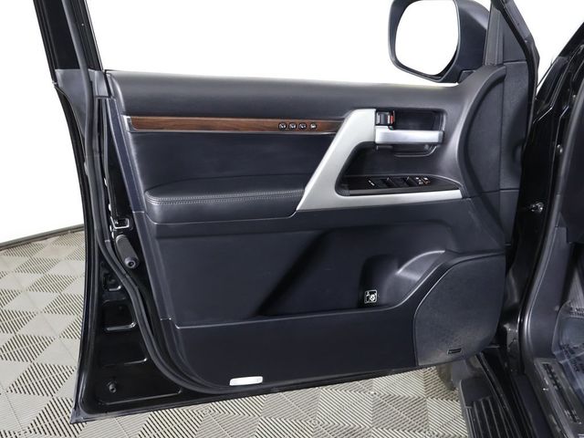 2018 Toyota Land Cruiser 4WD - 22956837 - 27
