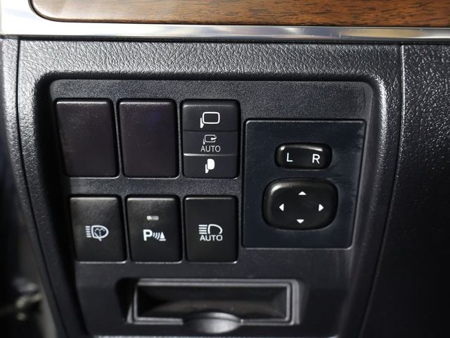 2018 Toyota Land Cruiser 4WD - 22956837 - 46