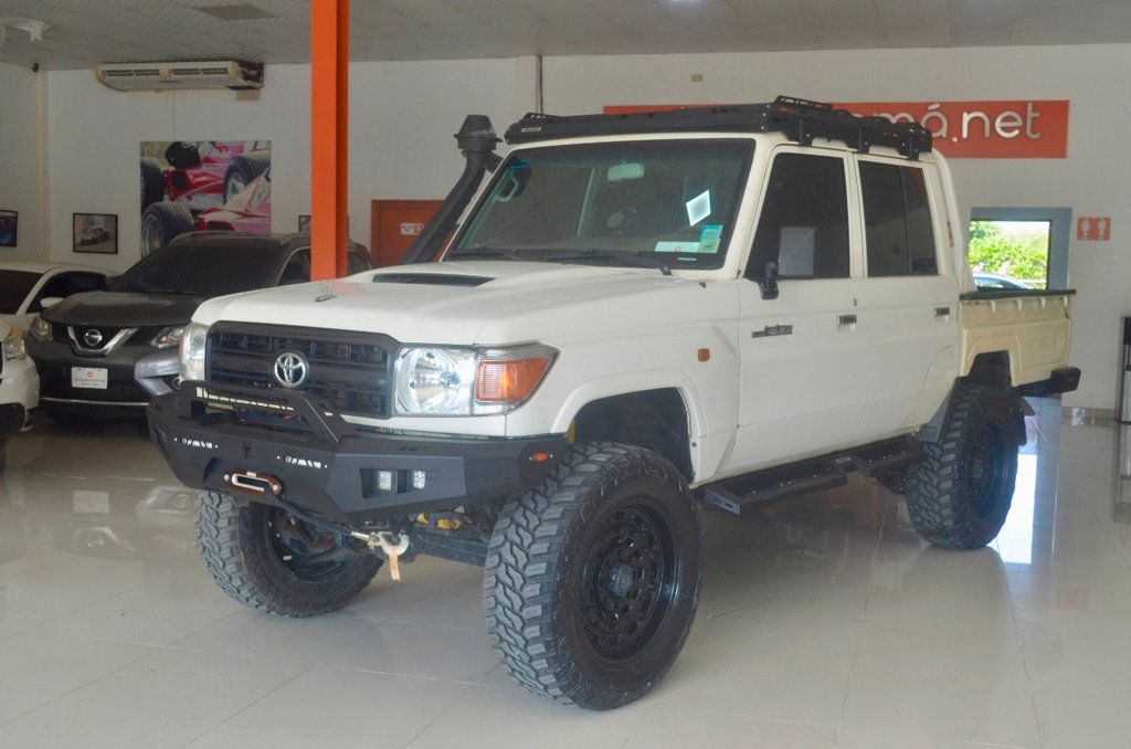 2018 Toyota Land Cruiser 79 Double Cab Pickup Muy Especial Camion raro V8 Turbo Diesel - 21799214 - 0
