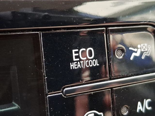 2018 Toyota Prius One - 22983401 - 24