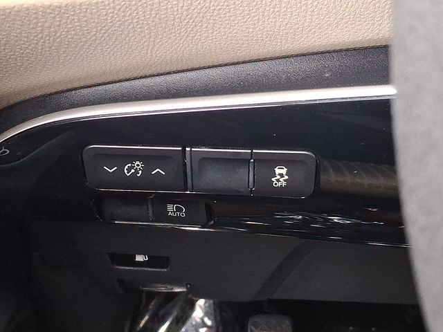 2018 Toyota Prius One - 22983401 - 25