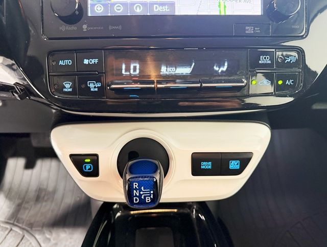 2018 Toyota Prius Three - 22932475 - 18