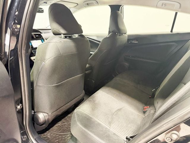 2018 Toyota Prius Three - 22932475 - 28