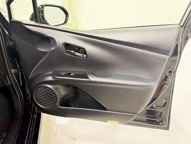 2018 Toyota Prius Three - 22932475 - 34