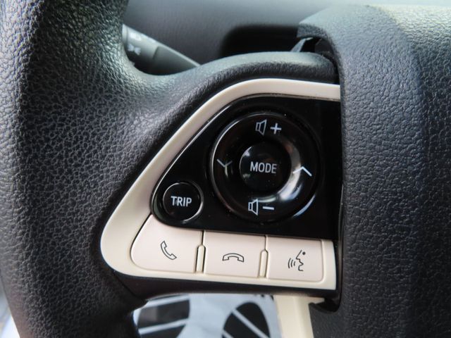 2018 Toyota Prius Two - 23053287 - 36