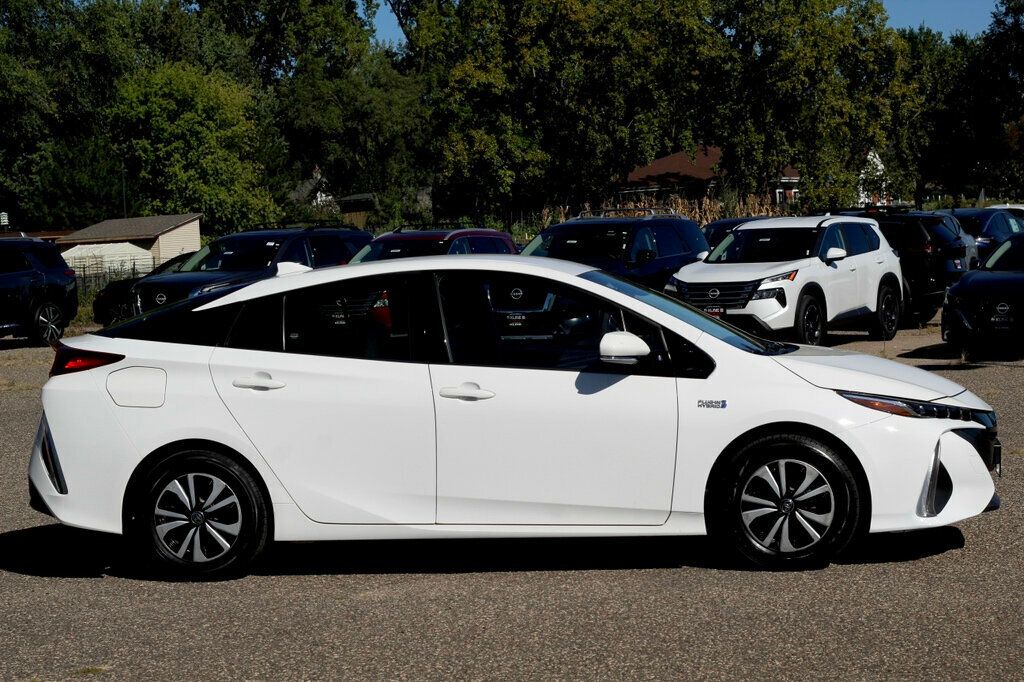 2018 Toyota Prius Prime One Plus Premium photo 2