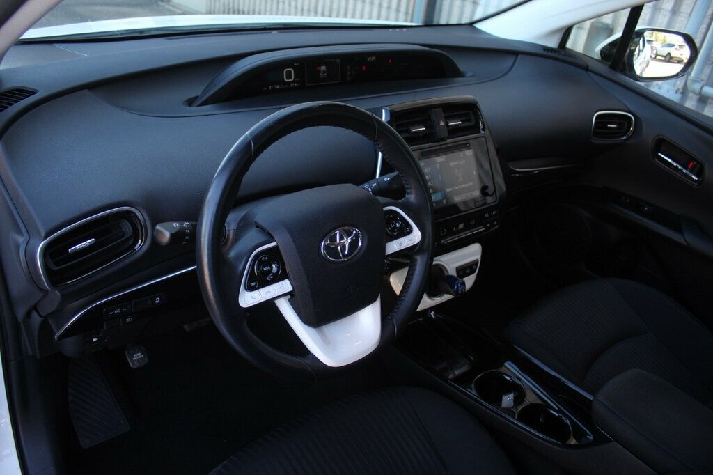 2018 Toyota Prius Prime One Plus Premium photo 24