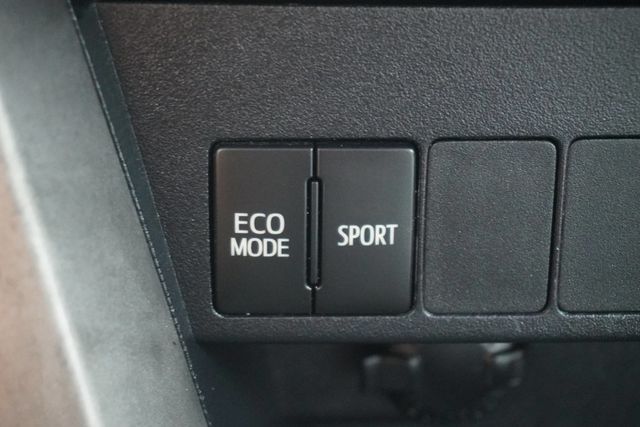 2018 Toyota RAV4  - 22921724 - 16