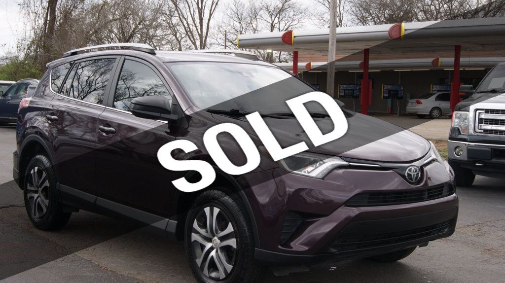 2018 Toyota RAV4 3 MONTH WARRANTY , JUST SERVICED , VERY CLEAN INSIDE AND OUT  - 22992496 | Video 1