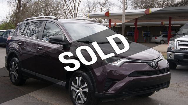 2018 Toyota RAV4 3 MONTH WARRANTY , JUST SERVICED , VERY CLEAN INSIDE AND OUT  - 22992496 - 0