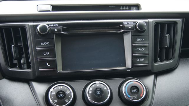 2018 Toyota RAV4 3 MONTH WARRANTY , JUST SERVICED , VERY CLEAN INSIDE AND OUT  - 22992496 - 11