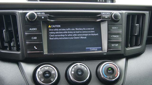 2018 Toyota RAV4 3 MONTH WARRANTY , JUST SERVICED , VERY CLEAN INSIDE AND OUT  - 22992496 - 14