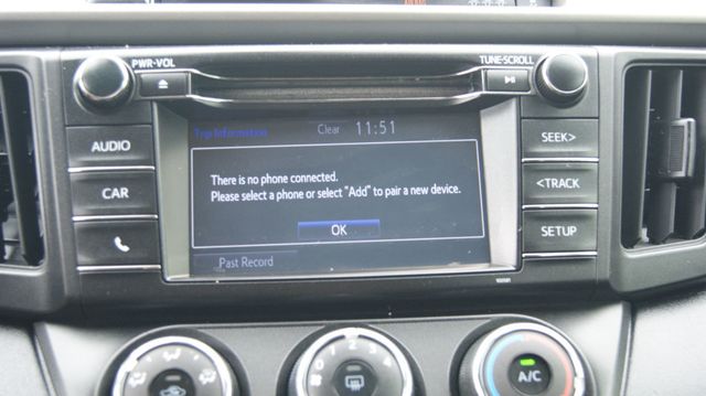 2018 Toyota RAV4 3 MONTH WARRANTY , JUST SERVICED , VERY CLEAN INSIDE AND OUT  - 22992496 - 18