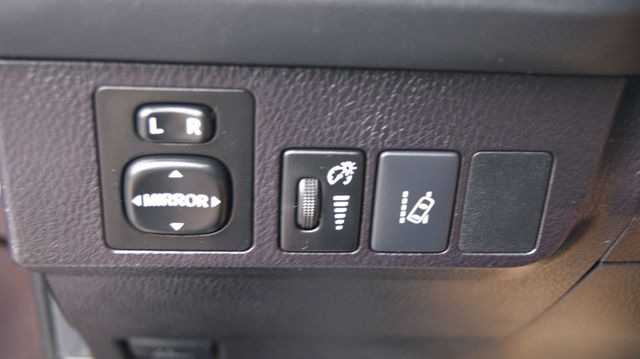 2018 Toyota RAV4 3 MONTH WARRANTY , JUST SERVICED , VERY CLEAN INSIDE AND OUT  - 22992496 - 24