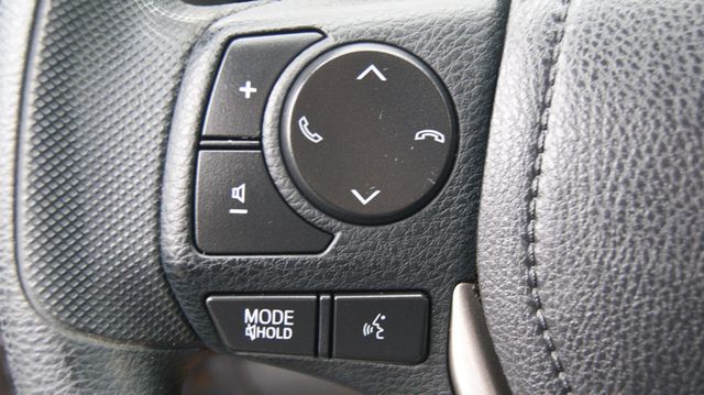 2018 Toyota RAV4 3 MONTH WARRANTY , JUST SERVICED , VERY CLEAN INSIDE AND OUT  - 22992496 - 25