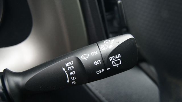 2018 Toyota RAV4 3 MONTH WARRANTY , JUST SERVICED , VERY CLEAN INSIDE AND OUT  - 22992496 - 27