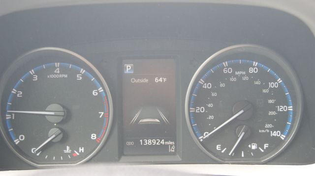 2018 Toyota RAV4 3 MONTH WARRANTY , JUST SERVICED , VERY CLEAN INSIDE AND OUT  - 22992496 - 2