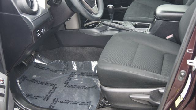 2018 Toyota RAV4 3 MONTH WARRANTY , JUST SERVICED , VERY CLEAN INSIDE AND OUT  - 22992496 - 29