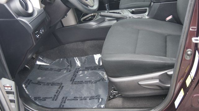 2018 Toyota RAV4 3 MONTH WARRANTY , JUST SERVICED , VERY CLEAN INSIDE AND OUT  - 22992496 - 30