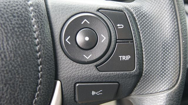 2018 Toyota RAV4 3 MONTH WARRANTY , JUST SERVICED , VERY CLEAN INSIDE AND OUT  - 22992496 - 34