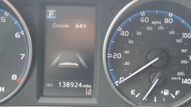 2018 Toyota RAV4 3 MONTH WARRANTY , JUST SERVICED , VERY CLEAN INSIDE AND OUT  - 22992496 - 3