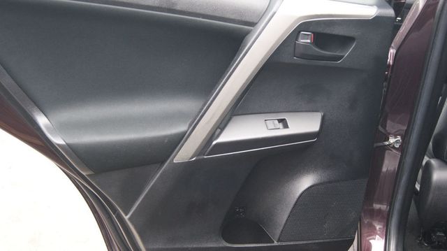 2018 Toyota RAV4 3 MONTH WARRANTY , JUST SERVICED , VERY CLEAN INSIDE AND OUT  - 22992496 - 40