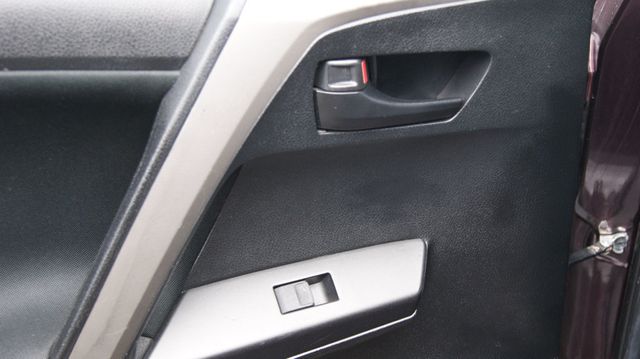 2018 Toyota RAV4 3 MONTH WARRANTY , JUST SERVICED , VERY CLEAN INSIDE AND OUT  - 22992496 - 41