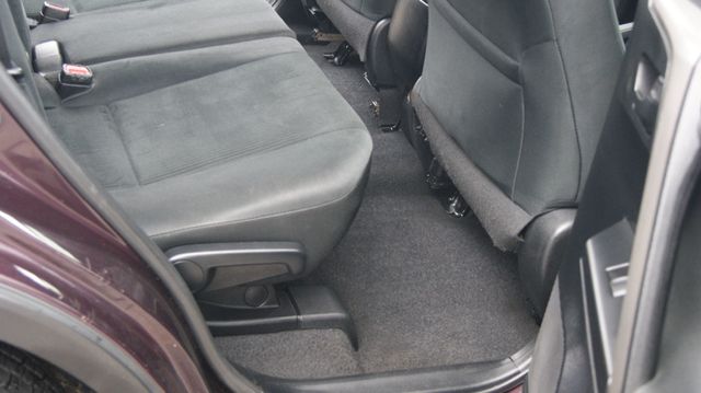 2018 Toyota RAV4 3 MONTH WARRANTY , JUST SERVICED , VERY CLEAN INSIDE AND OUT  - 22992496 - 44