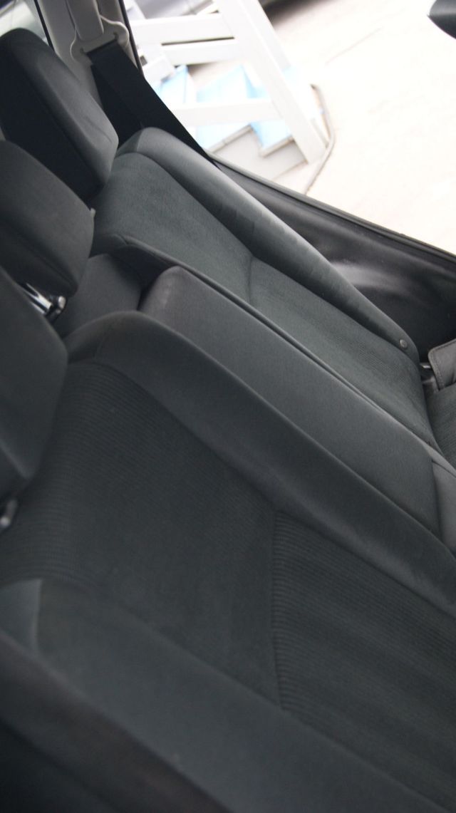 2018 Toyota RAV4 3 MONTH WARRANTY , JUST SERVICED , VERY CLEAN INSIDE AND OUT  - 22992496 - 46