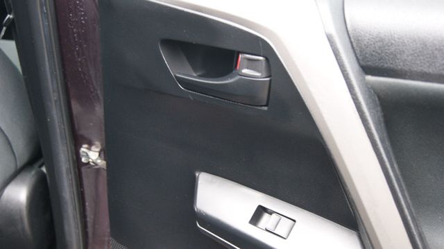 2018 Toyota RAV4 3 MONTH WARRANTY , JUST SERVICED , VERY CLEAN INSIDE AND OUT  - 22992496 - 47