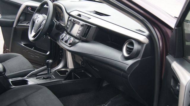 2018 Toyota RAV4 3 MONTH WARRANTY , JUST SERVICED , VERY CLEAN INSIDE AND OUT  - 22992496 - 49