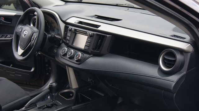 2018 Toyota RAV4 3 MONTH WARRANTY , JUST SERVICED , VERY CLEAN INSIDE AND OUT  - 22992496 - 52