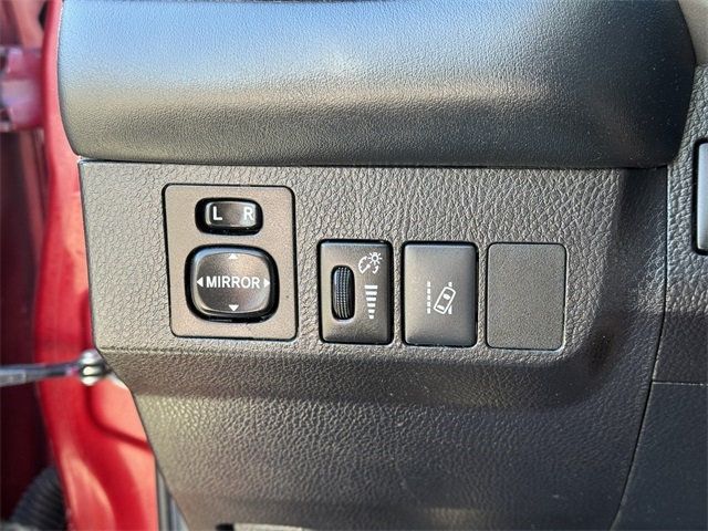 2018 Toyota RAV4 Adventure AWD - 22965691 - 32