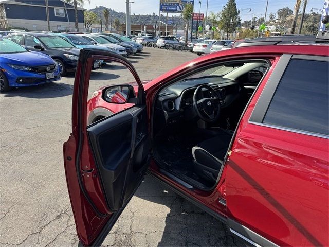 2018 Toyota RAV4 Adventure AWD - 22965691 - 34