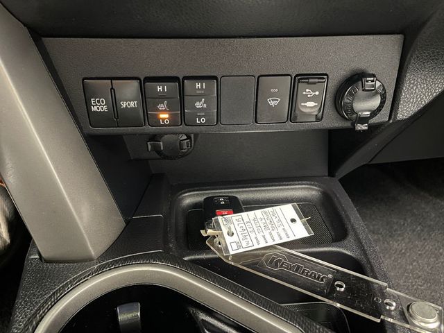 2018 Toyota RAV4 Adventure AWD - 22995949 - 26