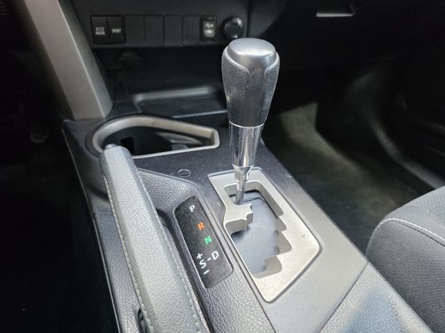 2018 Toyota RAV4 Adventure FWD - 22997362 - 18