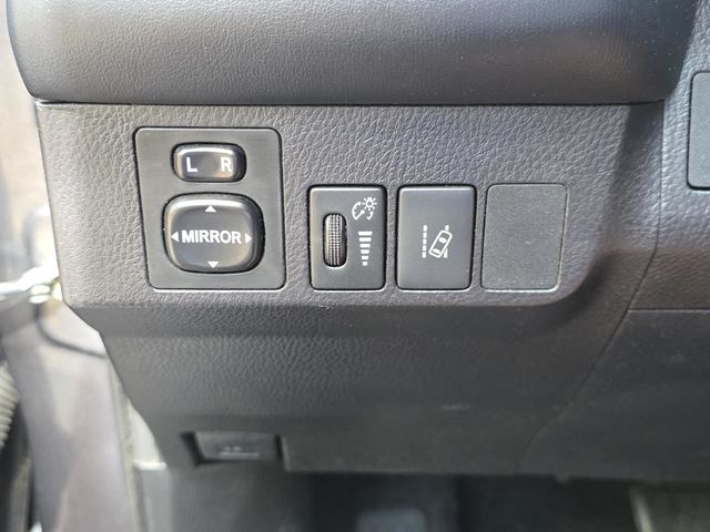 2018 Toyota RAV4 Adventure FWD - 22997362 - 19