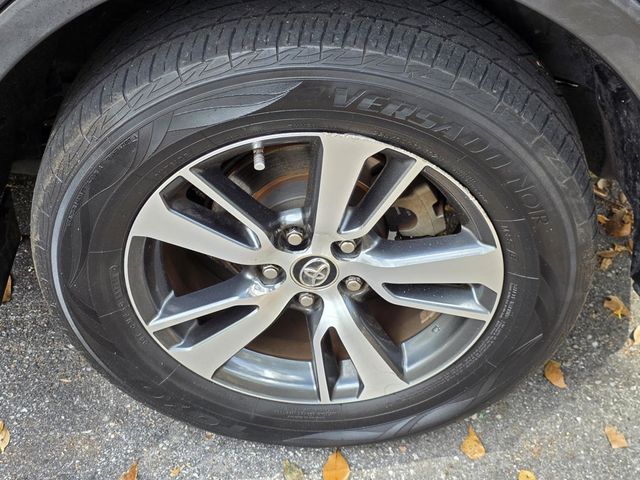 2018 Toyota RAV4 Adventure FWD - 22997362 - 30