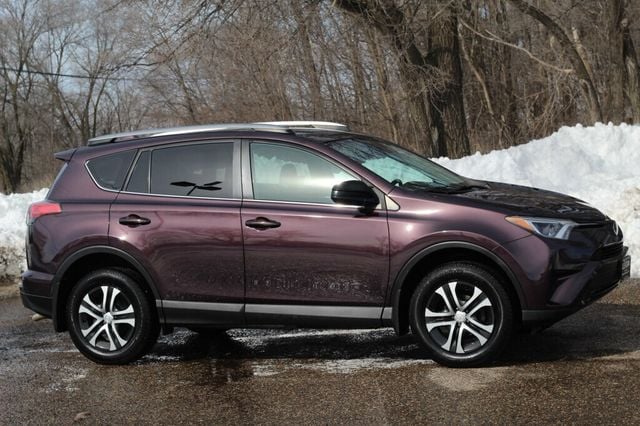 2018 Toyota RAV4 AWD LE  - 23000705 - 0