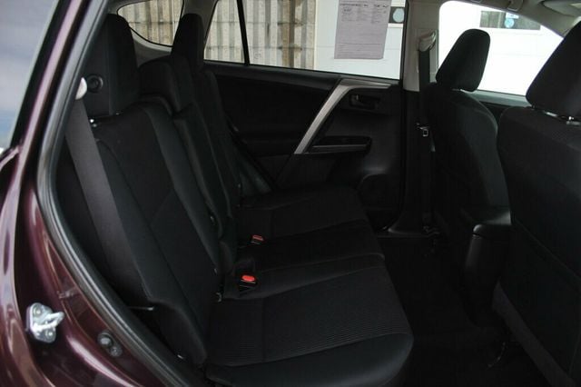 2018 Toyota RAV4 AWD LE  - 23000705 - 9