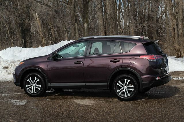 2018 Toyota RAV4 AWD LE  - 23000705 - 17