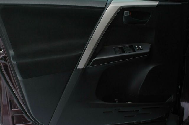 2018 Toyota RAV4 AWD LE  - 23000705 - 18