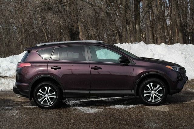 2018 Toyota RAV4 AWD LE  - 23000705 - 1