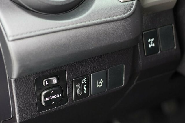 2018 Toyota RAV4 AWD LE  - 23000705 - 20