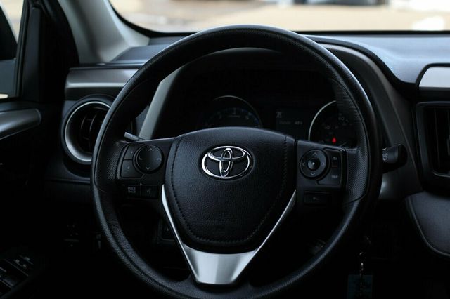 2018 Toyota RAV4 AWD LE  - 23000705 - 26
